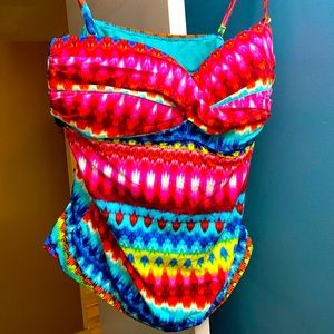 Liz Claiborne Tankini (top only).  *read description on size!